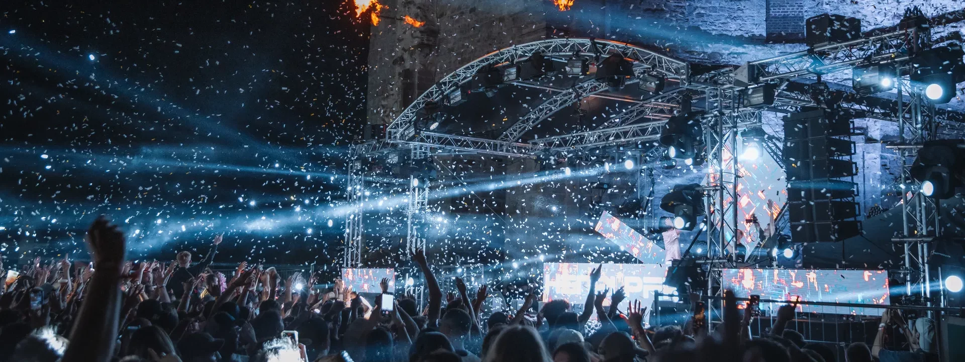 festival scène show dj effets spéciaux